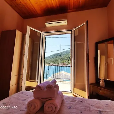 Lefkada Seascape Captivating 2-bedroom With Breathtaking Views In 公寓